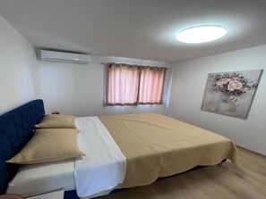 4 bedrooms, Internet, bed sheets - Four-Bedroom Apartment With Sea View (Drace)