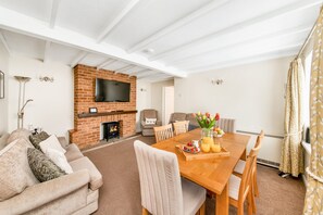 Cottage | Living area