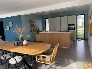 Dining - 400 metres from the beach, house with garden ideal for families/ housework INCLUDED (Benodet)