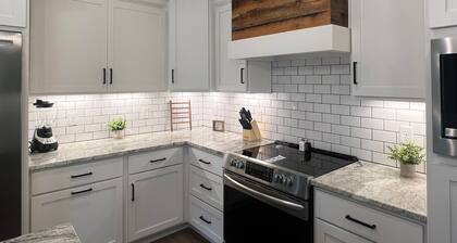 Charming 3-bedroom house on Rough River Lake near Leitchfield!