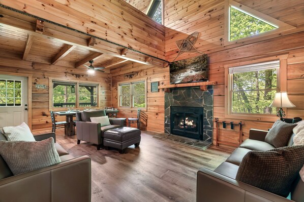 TV connectée, cheminée, baby-foot