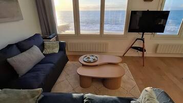 Smart-tv, boeken en een stereo