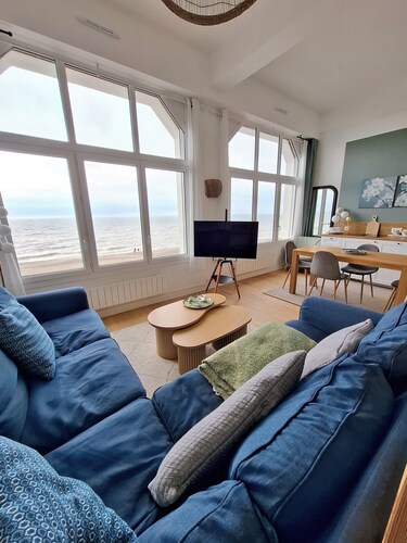 SEAFRONT 3*** LISTED APARTMENT BRIGHT ELEGANT & COMFORTABLE WELL-EQUIPPED 