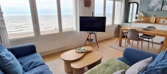 SEAFRONT 3*** LISTED APARTMENT BRIGHT ELEGANT & COMFORTABLE WELL-EQUIPPED 