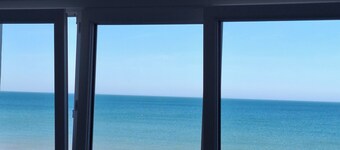 SEAFRONT 3*** LISTED APARTMENT BRIGHT ELEGANT & COMFORTABLE WELL-EQUIPPED 