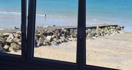 SEAFRONT 3*** LISTED APARTMENT BRIGHT ELEGANT & COMFORTABLE WELL-EQUIPPED