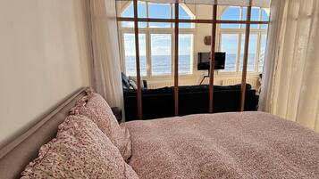 1 chambre, fer et planche Ă repasser, Wi-Fi gratuit, draps fournis