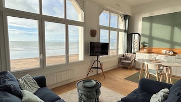 TV connectée, livres, chaßne hi-fi