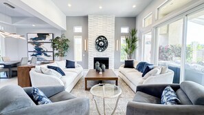 Living area - 3-bedroom house inside Indian Ridge Country Club, 30 Pools! Stunning Sunsets! (Palm Desert)