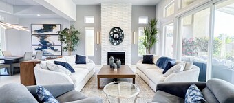 3-bedroom house inside Indian Ridge Country Club, 30 Pools! Stunning Sunsets!