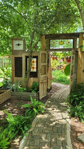 The Bath House, beautiful ZEN garden glamping spot for the nature lovers.