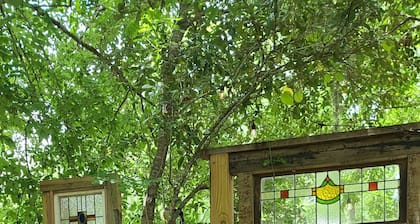 The Bath House, beautiful ZEN garden glamping spot for the nature lovers.
