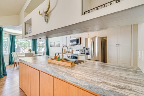 Private Pool & Lanai: Spring Hill Oasis