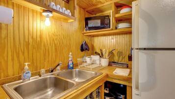 Fridge, microwave, oven, coffee/tea maker
