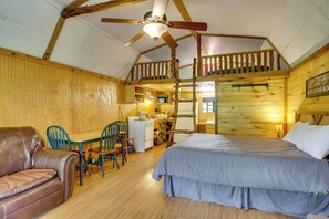 WiFi, bed sheets - Cedar Falls Cabin 2: Family Getaway By Honey Creek (Davis)