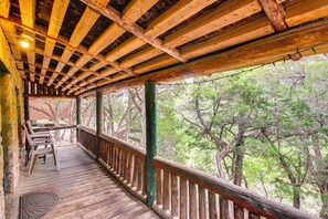 Terrace/patio - 'Cedar Falls Cabin 1' Near Arbuckle Mtn Trails (Davis)
