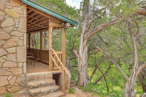 'Cedar Falls Cabin 1' Near Arbuckle Mtn Trails