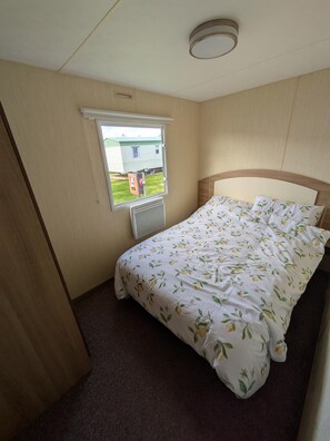 3 bedrooms, bed sheets