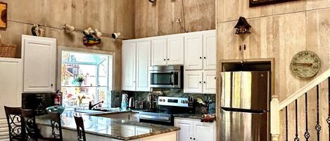 冰箱、微波炉、烤箱、炉灶