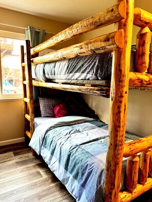 3 soveværelser, skrivebord, weekendseng, gratis Wi-Fi