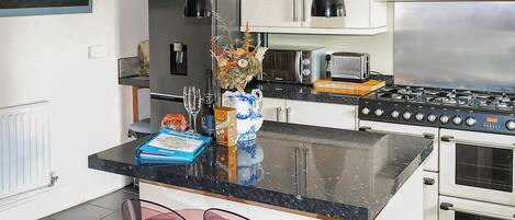Dishwasher, cookware/dishes/utensils