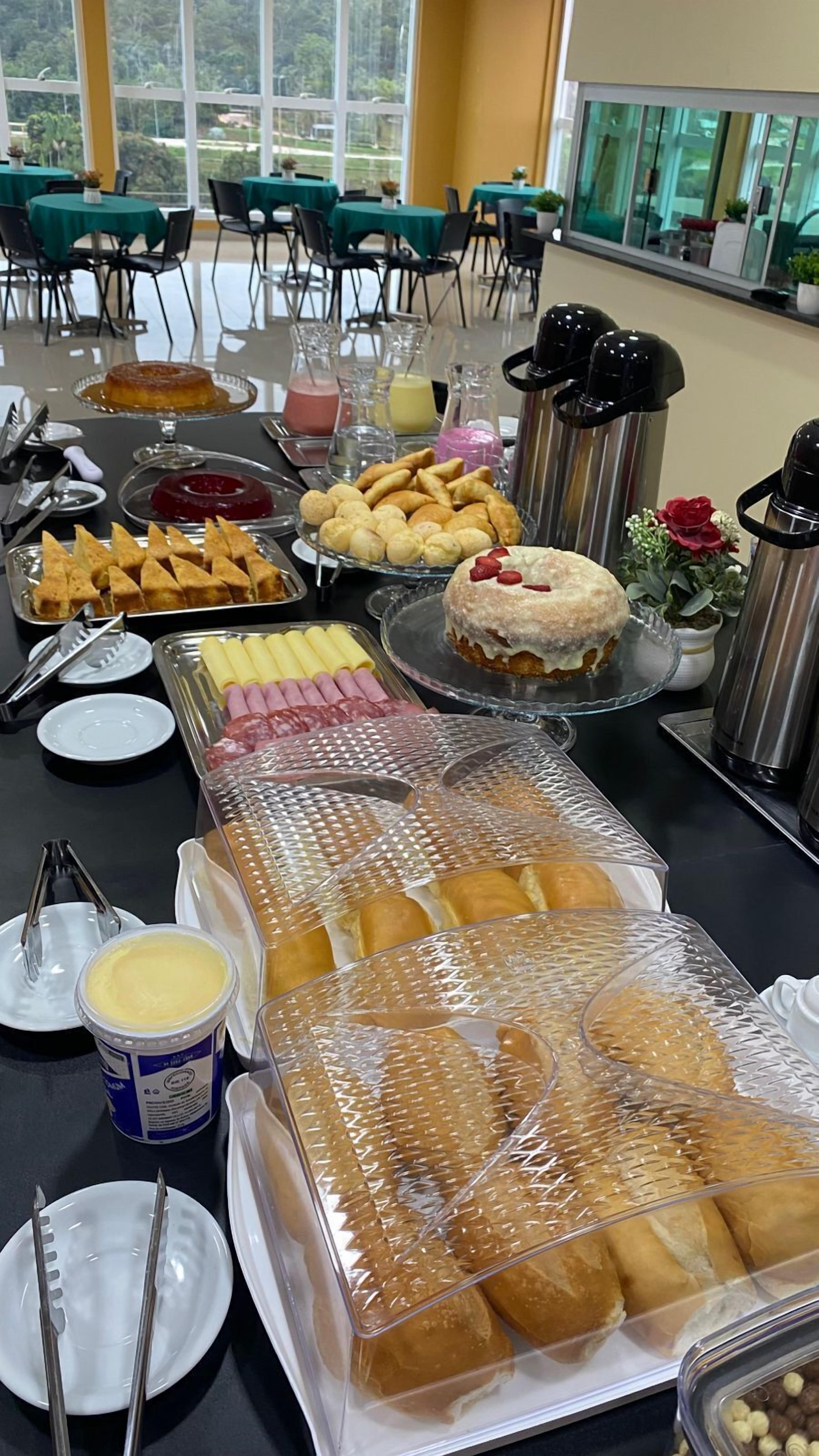 包含每日自助早餐