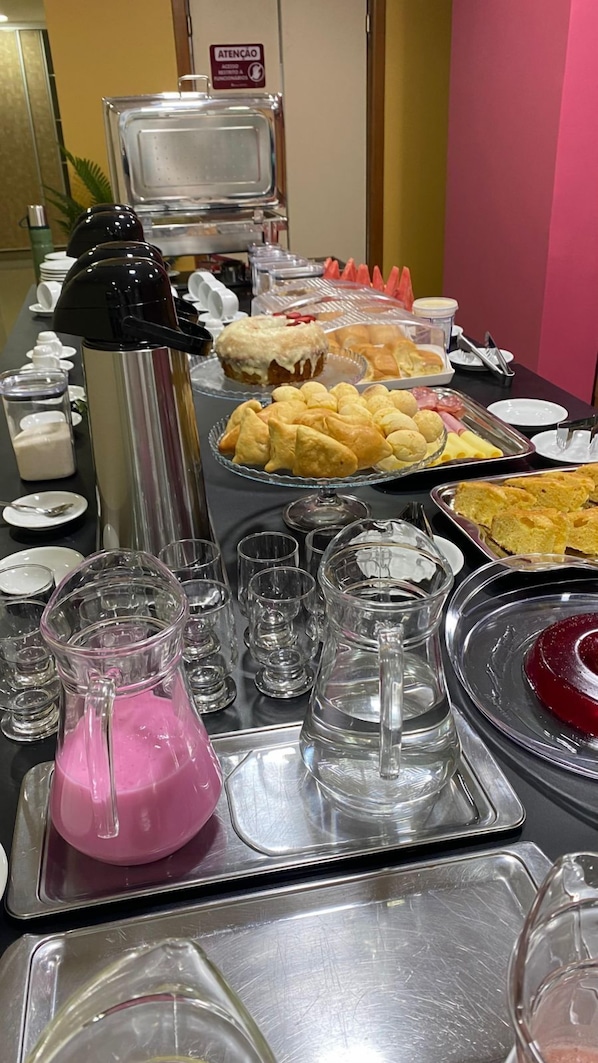 Termasuk sarapan bufet setiap hari