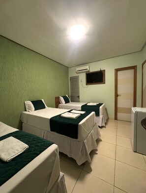 Economy Triple Room | Free WiFi, bed sheets - Domus Hotel Rio Verde - Parauapebas (Parauapebas)