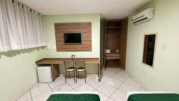 Quarto duplo standard | Wi-Fi de cortesia, roupa de cama