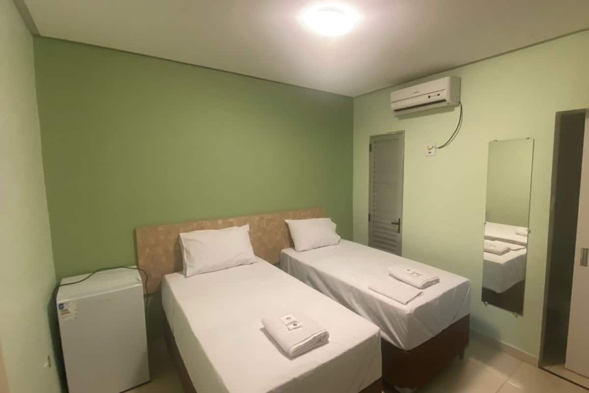 Chambre Standard avec lits jumeaux | Wi-Fi gratuit, draps fournis