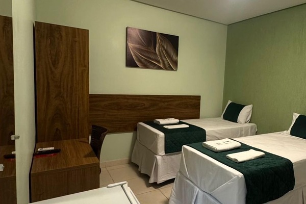 Habitación estándar con 2 camas individuales | Wifi gratis y ropa de cama