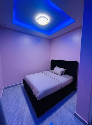 2 habitaciones, tabla de planchar con plancha, wifi y ropa de cama 