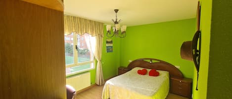 4 Schlafzimmer, Bügeleisen/Bügelbrett, WLAN, Bettwäsche