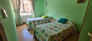 4 bedrooms, iron/ironing board, WiFi, bed sheets - TOURIST RENTALFELICIA (San Andrés del Rabanedo)