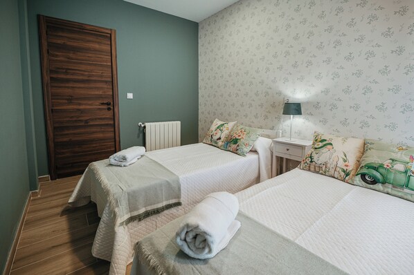 Chambre Deluxe avec lits jumeaux, 2 lits une place, salle de bains attenante, rez-de-chaussée