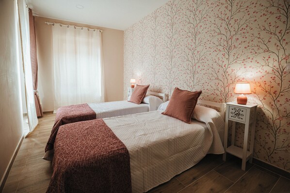 Deluxe-Zweibettzimmer, 2 Einzelbetten, mit Bad, Erdgeschoss