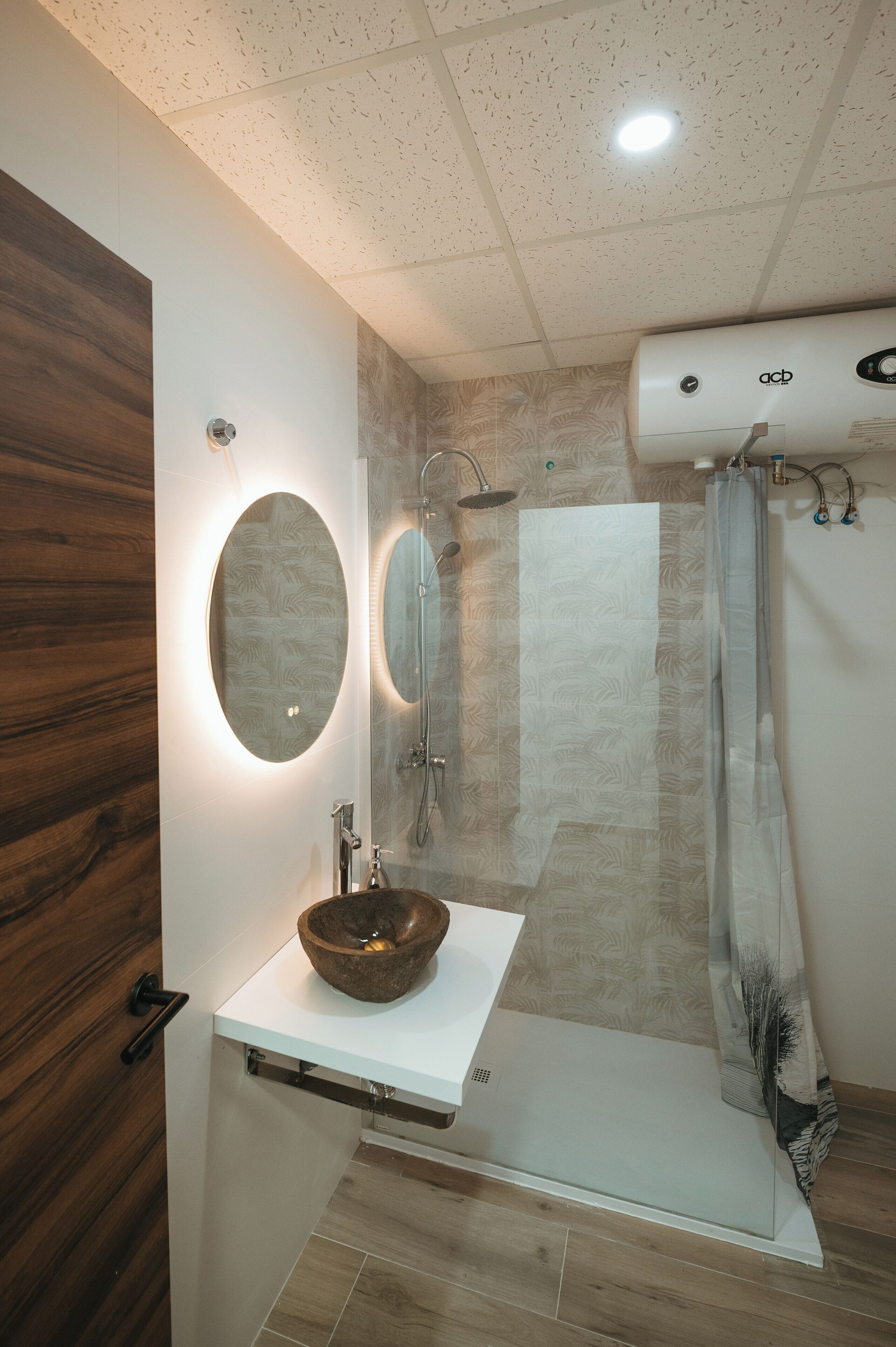 Deluxe Twin Room, 2 Single Beds, Ensuite, Ground Floor | Bathroom | Shower, hair dryer, towels, toilet paper