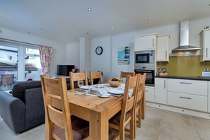 Cottage | Dining - Cottage in Filey Near Golden Sand Beaches (Filey)