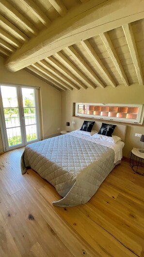 3 bedrooms, iron/ironing board, WiFi, bed sheets - The Palm Hut, home for families (Lucca)