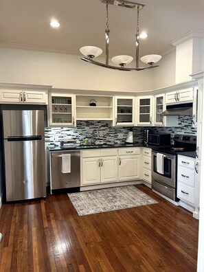 Microonde, forno, piano cottura, lavastoviglie