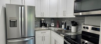 Stylish 1-bed apartment, in East Delray Beach, pets, parking, free laundry