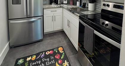 Stylish 1-bed apartment, in East Delray Beach, pets, parking, free laundry