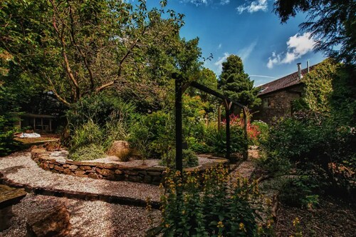 Barn With Manifold Valley Views, No Deposit