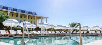 Stylish Beach Retreat in a Walkable Historic Neighborhood l Free Valet Parking