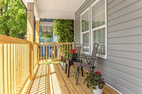 Spartanburg Home w/BBQ, Fire Pit. Sleeps 8.