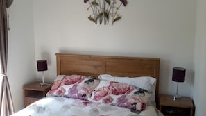 2 bedrooms, iron/ironing board, bed sheets