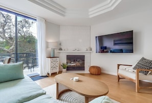 Smart TV, fireplace, computer monitors