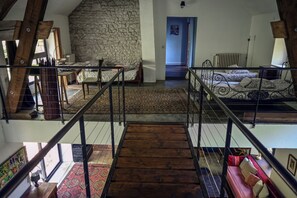 4 soverom, skrivebord, reiseseng for barn og wi-fi (inkludert)