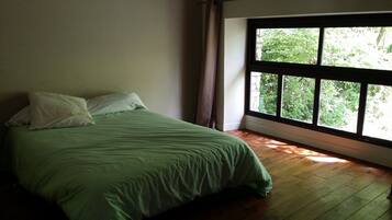 4 sovrum, skrivbord, resesäng och gratis wi-fi