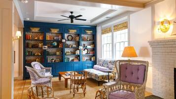 Fernseher, Tischtennisplatte